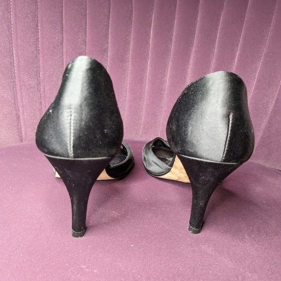 Kenneth Cole Reaction Size 7 Black Satin‎ Formal Heels with Rhinestones - Picture 5 of 6